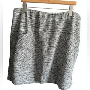 Gilli Black and White Textured Mini Skirt